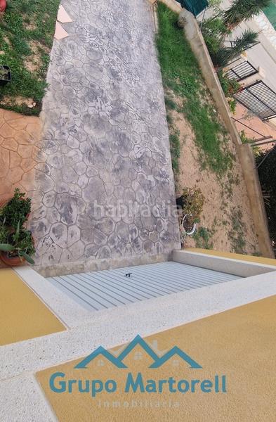 Foto a0c32050-c3dd-4803-8750-90f17b2e5767. Xalet amb xemeneia aparcament piscina a Montroy