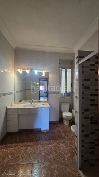 Foto 6183ef4d-2bd2-4c16-905d-6f7259a019f0. Pis a Camí Fondo Valencia