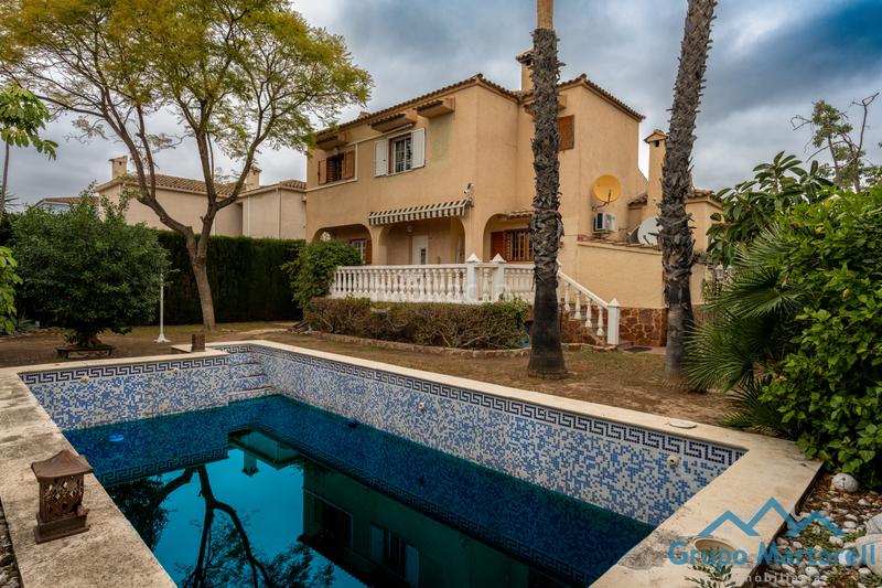 Foto d5b68c63-9dc5-44f9-a41c-f089bbf7f64f. Xalet amb xemeneia aparcament piscina a La Conarda Pobla de Vallbona (la)