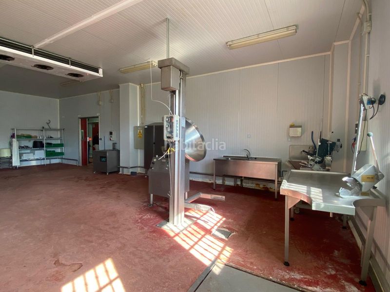Foto a352724b-bed6-41a4-8911-dd12b1923e93. Industrial building in Ruta de la Plata Cáceres