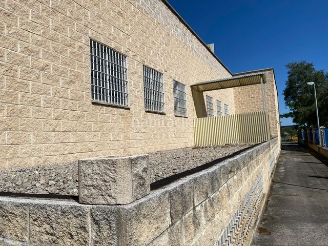 Foto b5c36939-dbf7-4032-9926-61d975d541af. Industrial building in Ruta de la Plata Cáceres