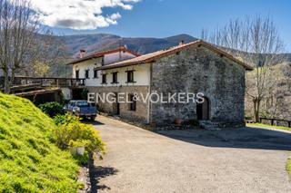 Casa  Caracter erdoizta. Caserío histórico de encanto rural