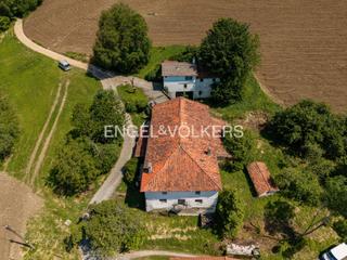 Casa a Orendain. Caserío tradicional a reformar con 1,6 hectáreas de terreno