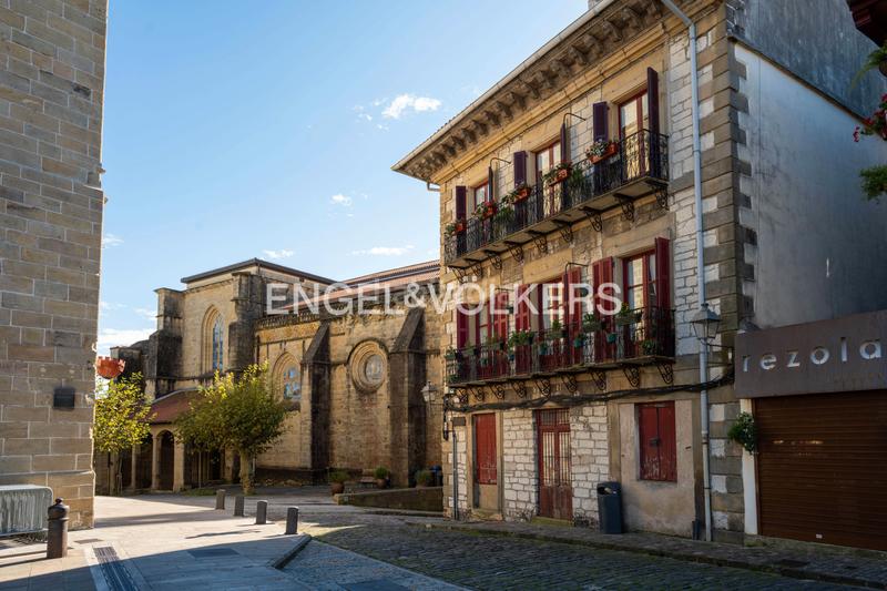 Foto 013c2d1c-0942-4d74-adaa-441f300b006c. Ático  luminoso en venta en calle mayor en Hondarribia