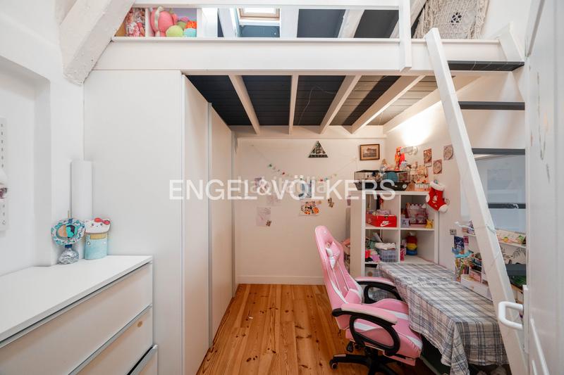 Foto 18a16797-fef2-422a-9161-73cef1b8ec9c. Ático  luminoso en venta en calle mayor en Hondarribia