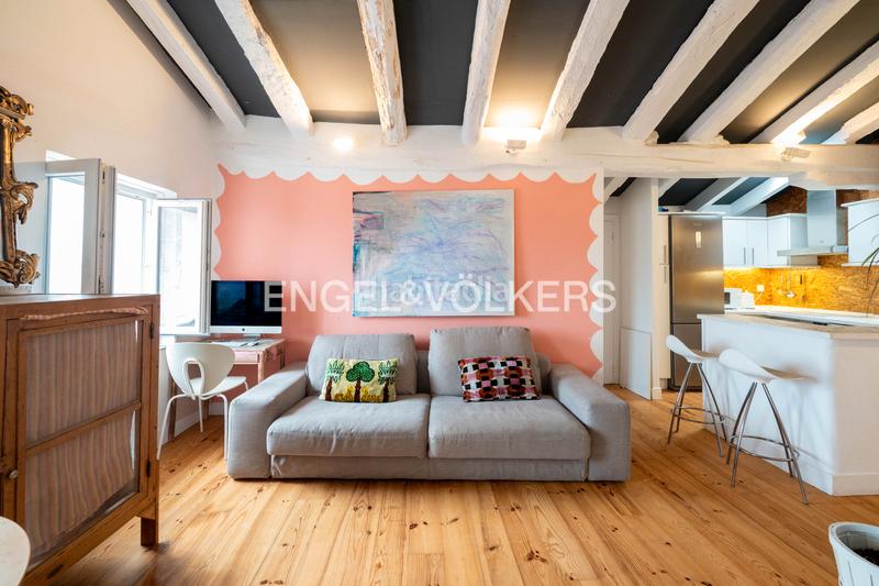 Foto 3b9dc003-20dd-4bf8-b888-7d41c6ae94dc. Ático  luminoso en venta en calle mayor en Hondarribia