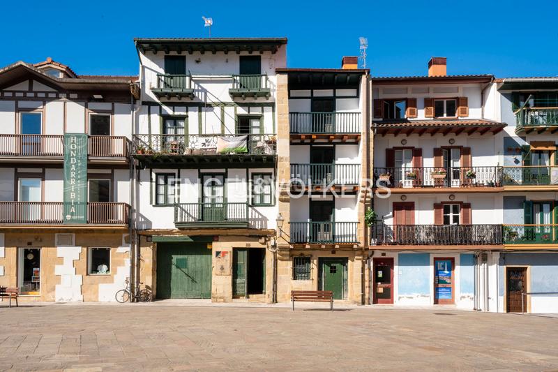 Foto 468d0e22-c606-4e75-8401-e741ffe45983. Ático  luminoso en venta en calle mayor en Hondarribia