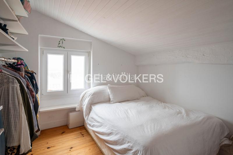 Foto 748320f0-8af8-4540-bddd-27791928e5c3. Ático  luminoso en venta en calle mayor en Hondarribia