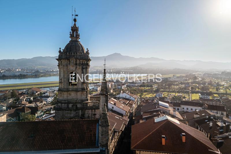 Foto 8efc257f-91cf-4931-bfed-54c964054c64. Ático  luminoso en venta en calle mayor en Hondarribia