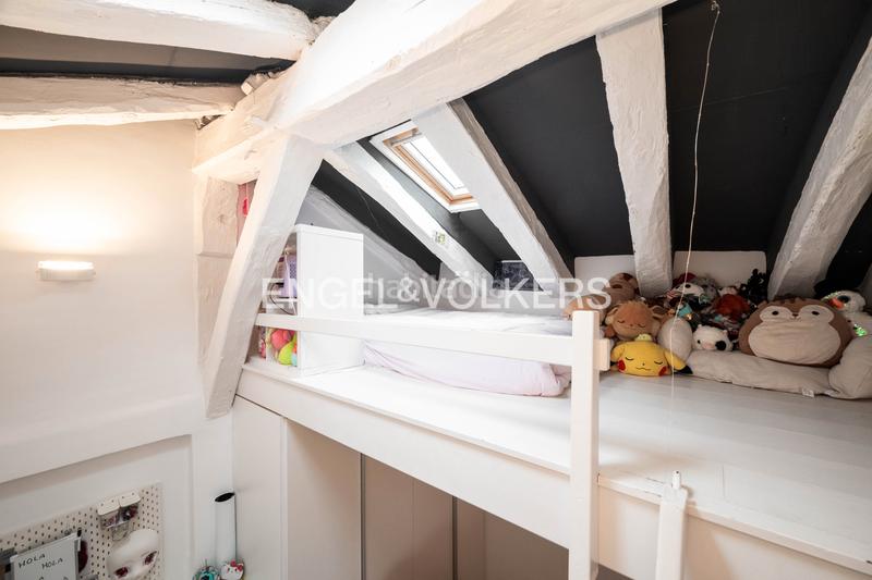 Foto ba579dbc-9c99-4c9b-86ce-4e9b9afa12a7. Ático  luminoso en venta en calle mayor en Hondarribia