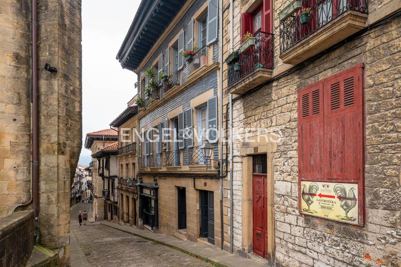 Foto cdd8cf1e-54d1-42a5-949a-4409512e75f4. Ático  luminoso en venta en calle mayor en Hondarribia