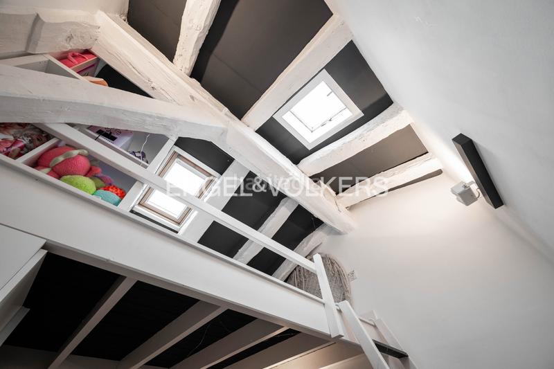 Foto efe0e197-c4af-4a82-a56c-c0da5d8a1ae8. Ático  luminoso en venta en calle mayor en Hondarribia