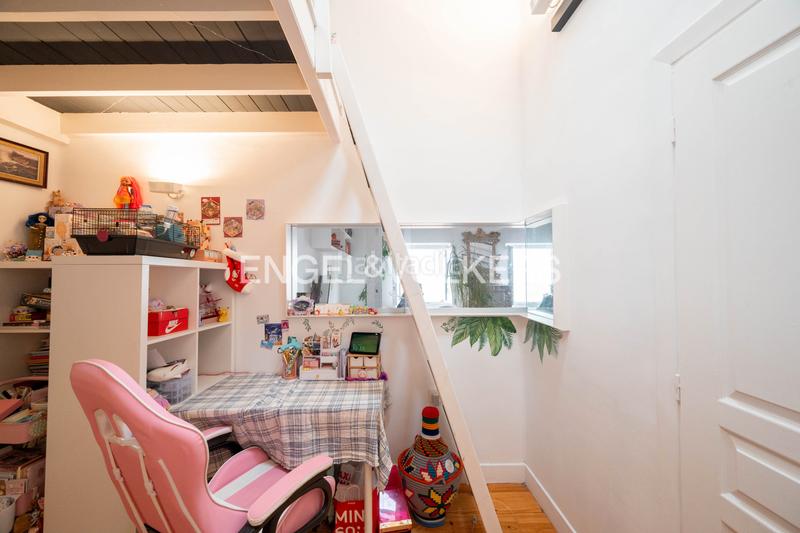 Foto f9de1f3f-cd91-459d-a308-8d69cedbc70e. Ático  luminoso en venta en calle mayor en Hondarribia