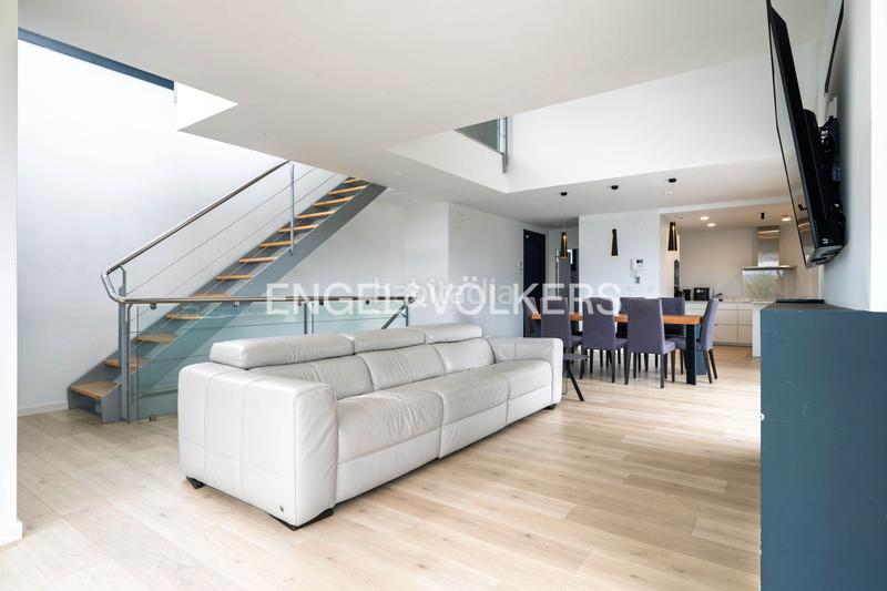 Foto b6bffceb-49e2-43dc-8f1b-896884466e79. Casa adossada amb calefacció aparcament piscina a Donostia - San Sebastián