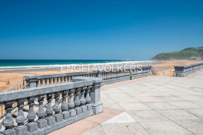Foto 2c810d9b-3777-4d2d-a5f4-9f366b3efabb. Apartamento encantador apartamento con gran potencial impresionantes vistas y espacio extra para hacerlo tuyo en Zarautz