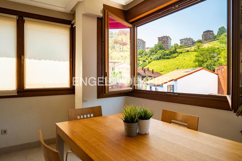 Foto 34397aee-e6fe-4c57-8880-b845dbd0ba0d. Apartamento encantador apartamento con gran potencial impresionantes vistas y espacio extra para hacerlo tuyo en Zarautz