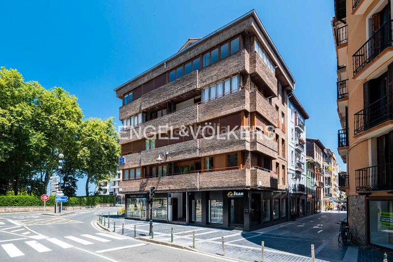 Foto 5f0a1a11-d300-4f7e-9ff5-58b21f0ed52f. Apartamento encantador apartamento con gran potencial impresionantes vistas y espacio extra para hacerlo tuyo en Zarautz