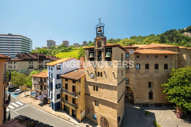 Foto 7304efbe-25ab-4ac2-b23b-8e242844be5b. Apartamento encantador apartamento con gran potencial impresionantes vistas y espacio extra para hacerlo tuyo en Zarautz