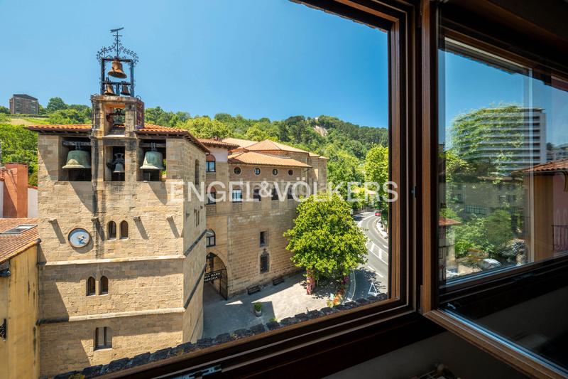 Foto 96d76812-e941-49e6-a00c-ccf7d57f0ea8. Apartamento encantador apartamento con gran potencial impresionantes vistas y espacio extra para hacerlo tuyo en Zarautz
