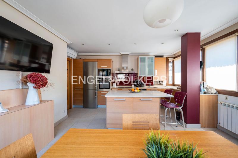 Foto 999be4bf-844a-47c4-a8a9-612e52400c00. Apartamento encantador apartamento con gran potencial impresionantes vistas y espacio extra para hacerlo tuyo en Zarautz