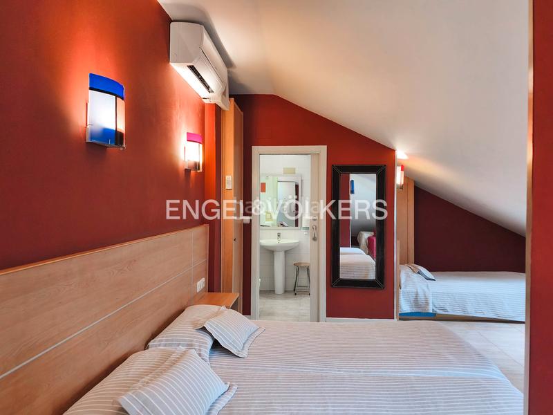 Foto 9f2c341b-bf8d-4c4e-9e49-3b3799fe278b. Apartamento encantador apartamento con gran potencial impresionantes vistas y espacio extra para hacerlo tuyo en Zarautz