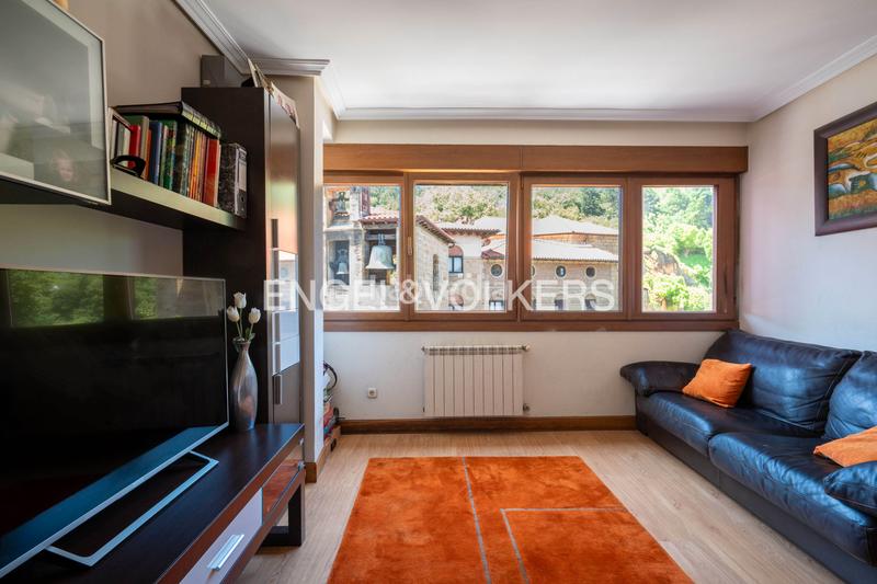 Foto e3639181-7693-4a77-b79f-e78b4b12a103. Apartamento encantador apartamento con gran potencial impresionantes vistas y espacio extra para hacerlo tuyo en Zarautz