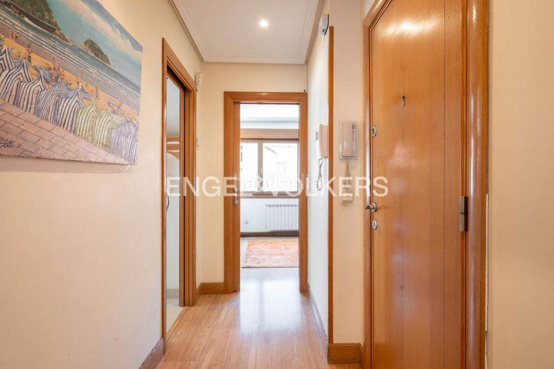 Foto e6ad7fed-5c85-40bf-92d6-0255f86c1f55. Apartamento encantador apartamento con gran potencial impresionantes vistas y espacio extra para hacerlo tuyo en Zarautz