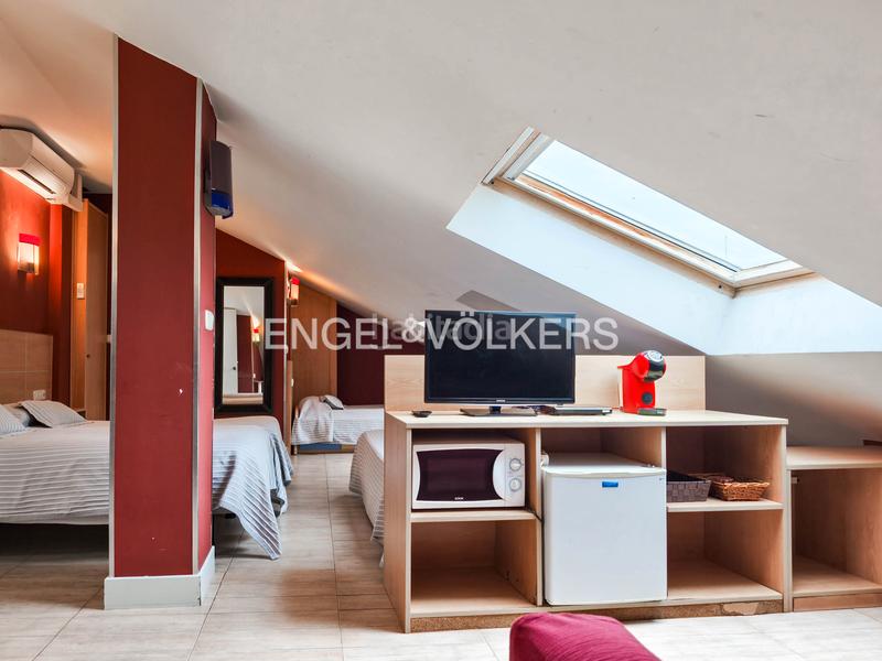 Foto f59bede3-09f2-4639-88ea-1c952646ec29. Apartamento encantador apartamento con gran potencial impresionantes vistas y espacio extra para hacerlo tuyo en Zarautz