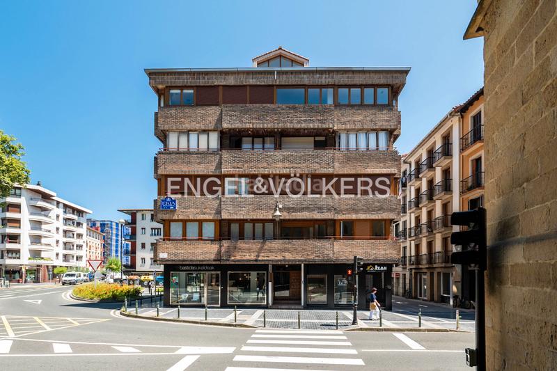 Foto f764025d-6108-4cb1-ba80-9887f9a199e9. Apartamento encantador apartamento con gran potencial impresionantes vistas y espacio extra para hacerlo tuyo en Zarautz