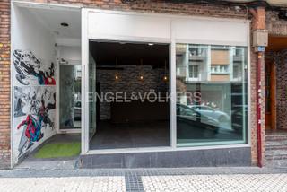 Lloguer Pis a Egia. Local comercial con gran vidriera en alquiler en calle virgen de