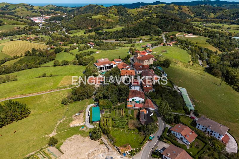 Foto a910d507-ca86-4f65-bbed-9fd45816b4f7. Casa proyecto exclusivo palacio con terreno y gran potencial a escasos minutos de mar en Zestoa