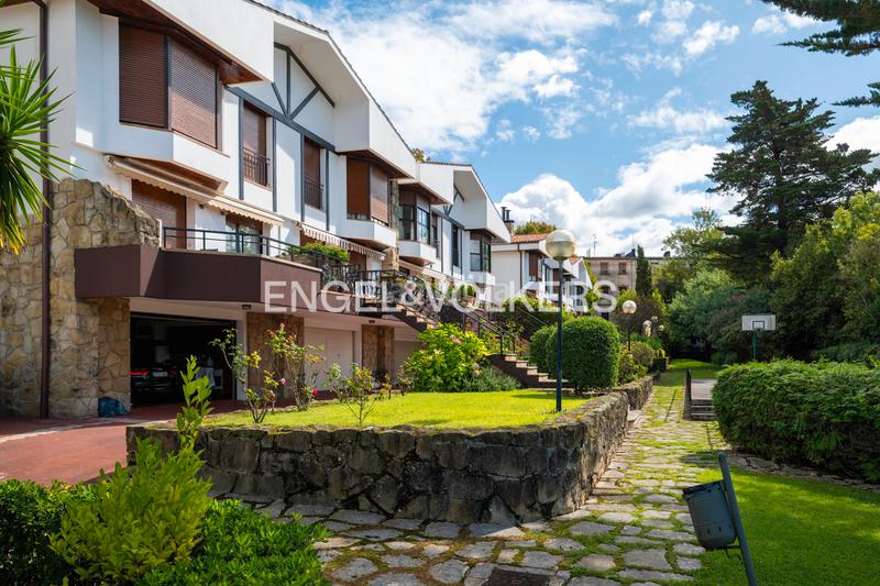 Foto 0b86d291-9b21-4e0d-9aaf-e6a2c8951489. Alquiler casa  adosada con piscina en alquiler en ategorrieta en Donostia - San Sebastián