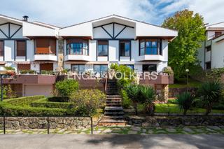 Rent House in Ategorrieta-Ulía. Casa adosada con piscina en alquiler en ategorrieta
