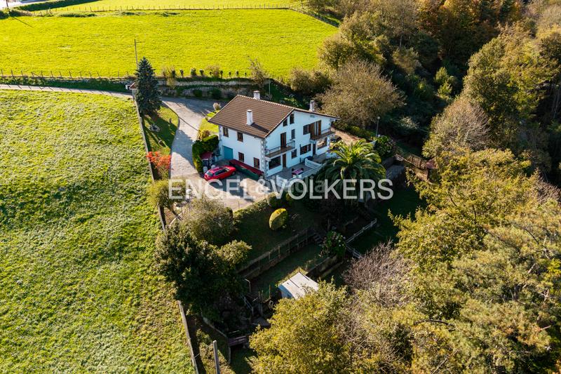 Foto 16ab9aff-50e5-4287-bda6-1d7757674317. Maison jumelée avec chauffage parking dans Hernialde