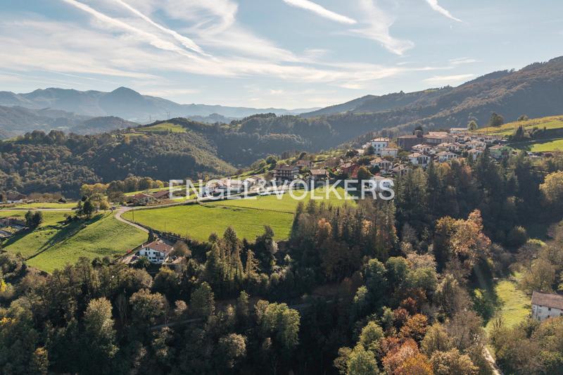 Foto 173b9de3-4191-4d67-b637-cef152d7d364. Maison jumelée avec chauffage parking dans Hernialde
