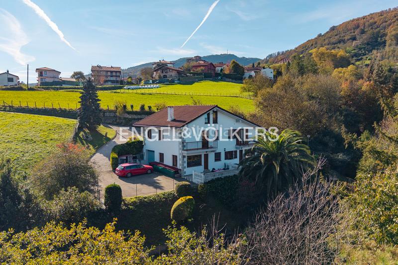 Foto b7deea0a-fb6f-4967-b43d-1c8fd6025aa8. Maison jumelée avec chauffage parking dans Hernialde