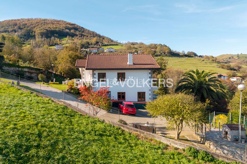 Foto d15bd6b2-c3ef-48c0-96d1-0be5394410d3. Maison jumelée avec chauffage parking dans Hernialde