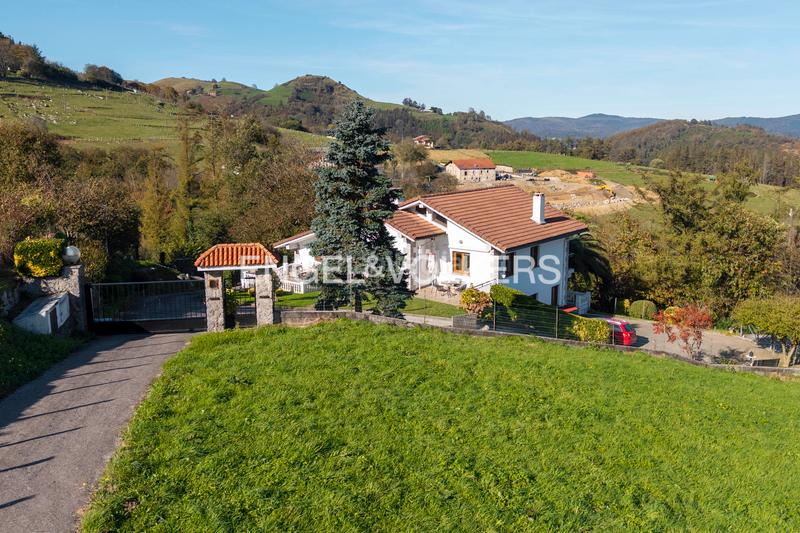 Foto f5d80967-3ee8-41b5-983e-1032ac6003f2. Maison jumelée avec chauffage parking dans Hernialde