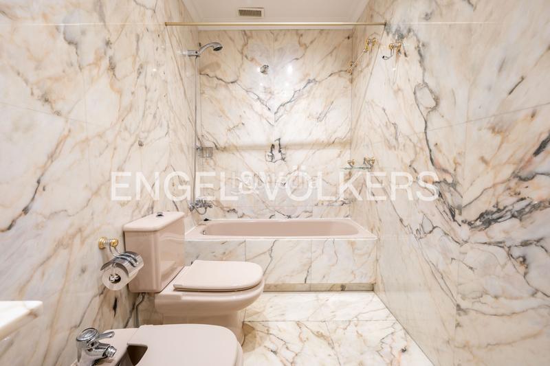 Foto 6790b44e-d2c0-4e2d-93e4-8b6c44c3eb02. Piccolo appartamento con riscaldamento in Área Romántica Donostia - San Sebastián