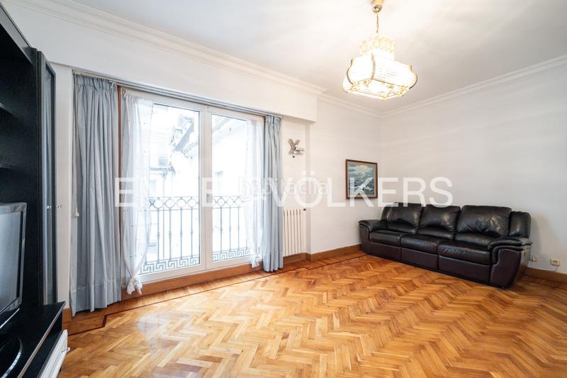 Foto dcd9d5e5-b8b4-4e37-bb94-81323da9b294. Piccolo appartamento con riscaldamento in Área Romántica Donostia - San Sebastián