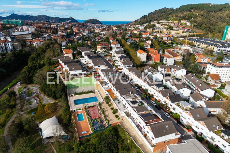 Foto 65b861fa-297d-45f4-9e65-79e56e440b6a. Haus mit heizung parking pool in Miracruz Donostia - San Sebastián