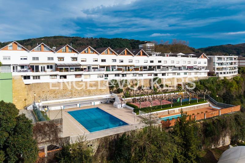 Foto 95d954c6-0be6-43f6-8289-1fc713285d66. Haus mit heizung parking pool in Miracruz Donostia - San Sebastián