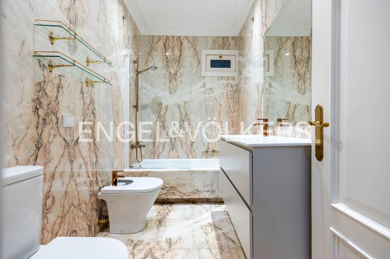 Foto 3a51823d-c56a-4473-94d8-53ebf37b9174. Alquiler apartamento exclusivo piso reformado en avenida de la libertad. en Donostia - San Sebastián