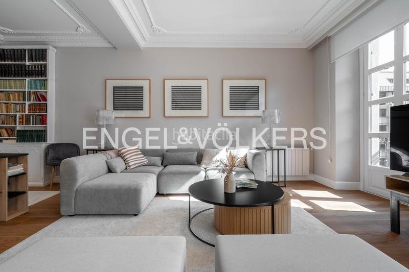 Foto f8cd4e7d-3dea-47c7-b4b1-c17d637b3ea1. Alquiler apartamento exclusivo piso reformado en avenida de la libertad. en Donostia - San Sebastián