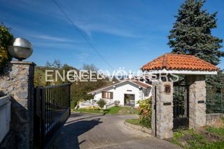 Casa a Hernialde. Magnifica villa bifamiliar a 5 minutos de tolosa