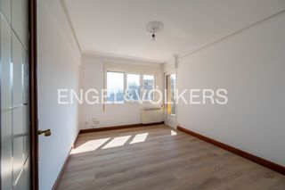Flat  Arantzadi plaza. Piso exterior y luminoso con terraza, vistas y posibilidad de se