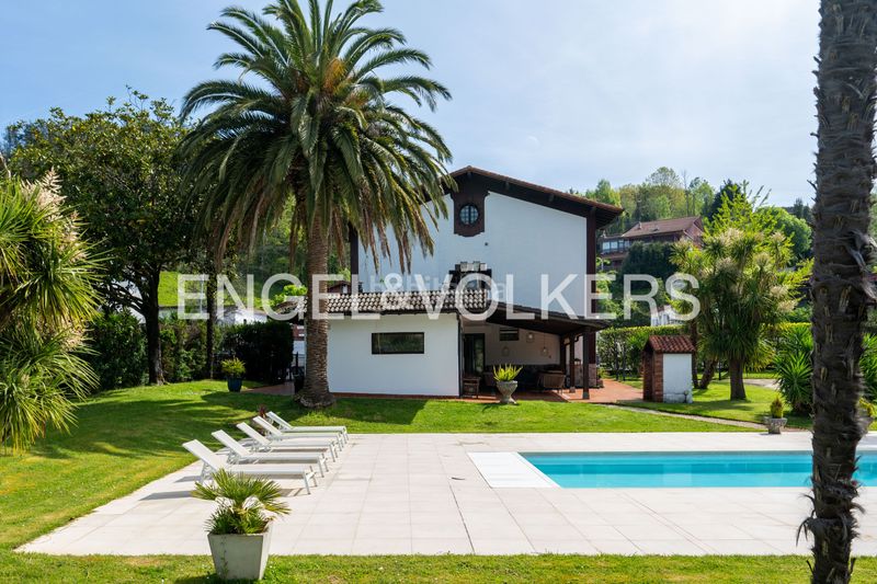 Foto 8be1b9db-5630-47e7-a63a-f3fa67609e67. Location maison avec chauffage parking piscine dans Usurbil