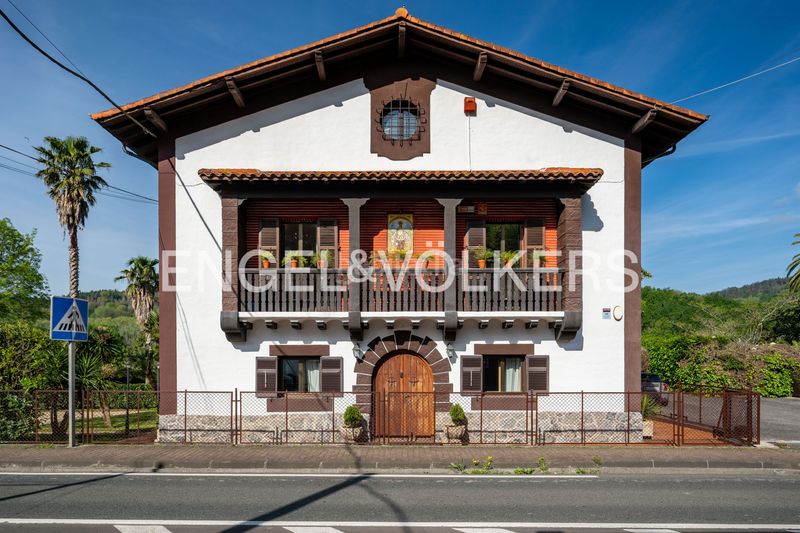 Foto 94a97d9b-1e50-47ba-afdd-4a75a2b720f6. Location maison avec chauffage parking piscine dans Usurbil