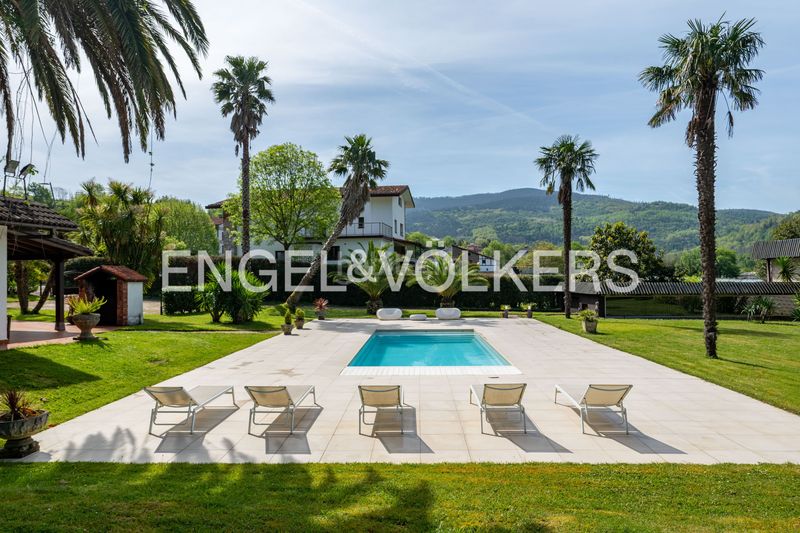 Foto c9a79bc2-6f56-4171-8697-40b72bd19a8d. Location maison avec chauffage parking piscine dans Usurbil