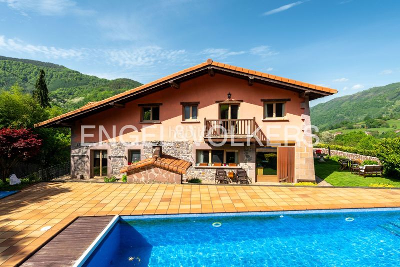 Foto 0f6bae81-5dea-42df-9203-0109e715a51a. Casa amb calefacció aparcament piscina a Elduain